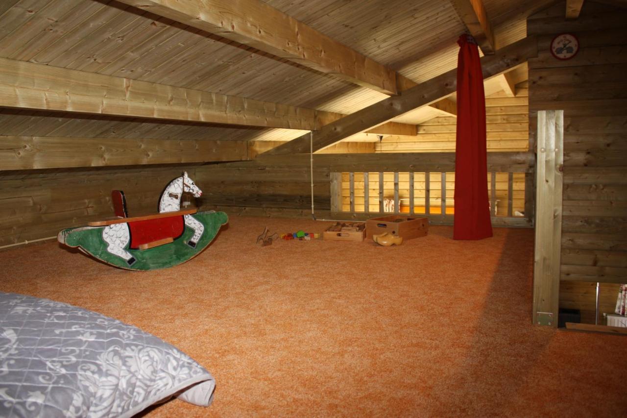 Villa Emilia - Gemuetliches Kinderfreundliches Blockhaus Mit Umzaeuntem Garten Sint Annaland Ngoại thất bức ảnh