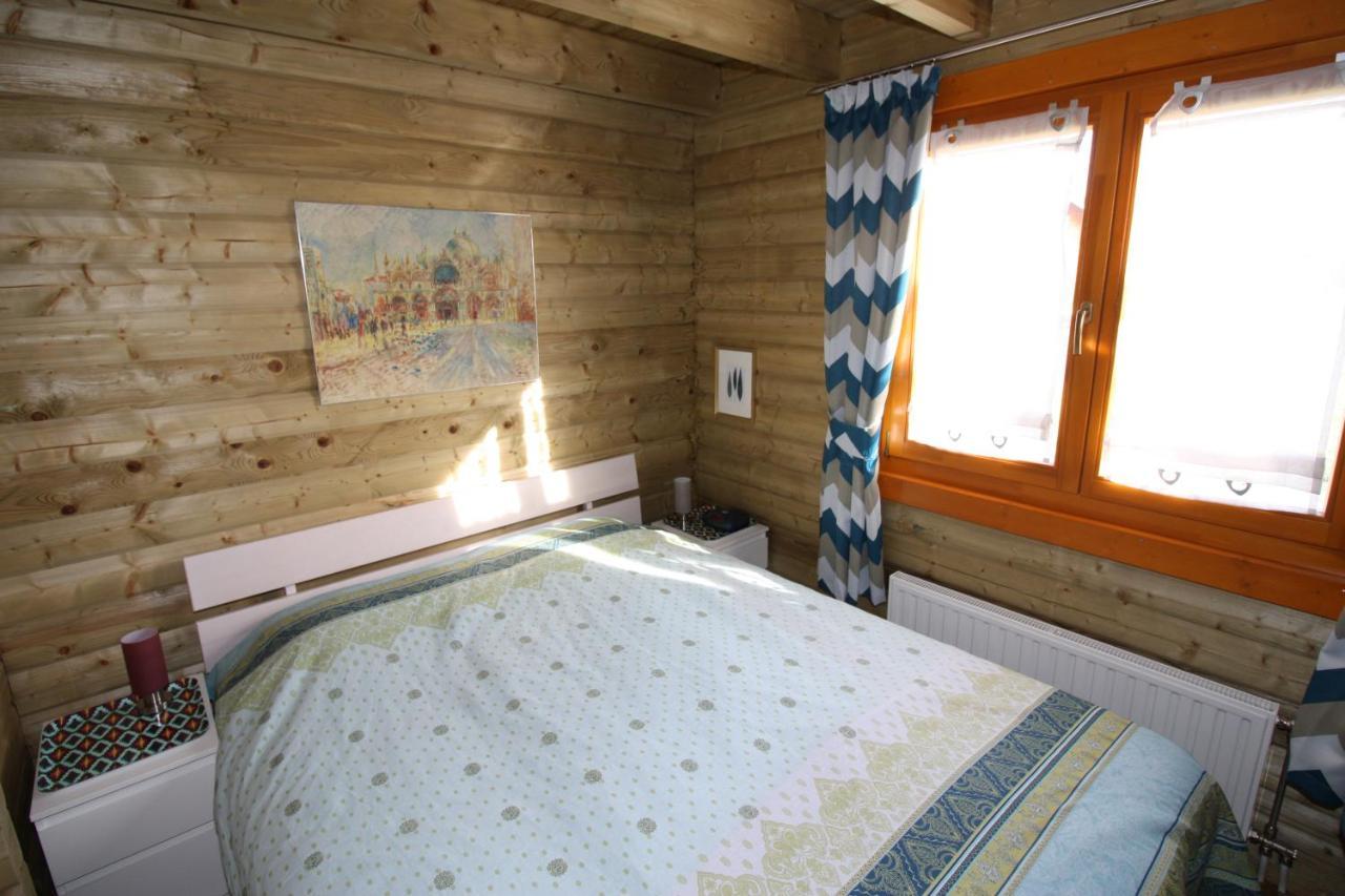 Villa Emilia - Gemuetliches Kinderfreundliches Blockhaus Mit Umzaeuntem Garten Sint Annaland Ngoại thất bức ảnh