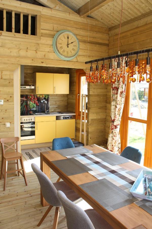 Villa Emilia - Gemuetliches Kinderfreundliches Blockhaus Mit Umzaeuntem Garten Sint Annaland Ngoại thất bức ảnh